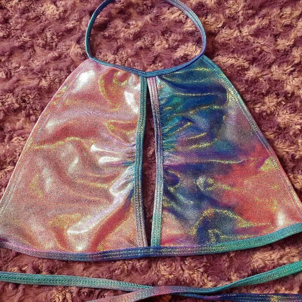 Sparkly keyhole top.